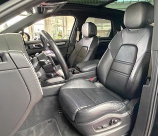 Porsche Cayenne - 12