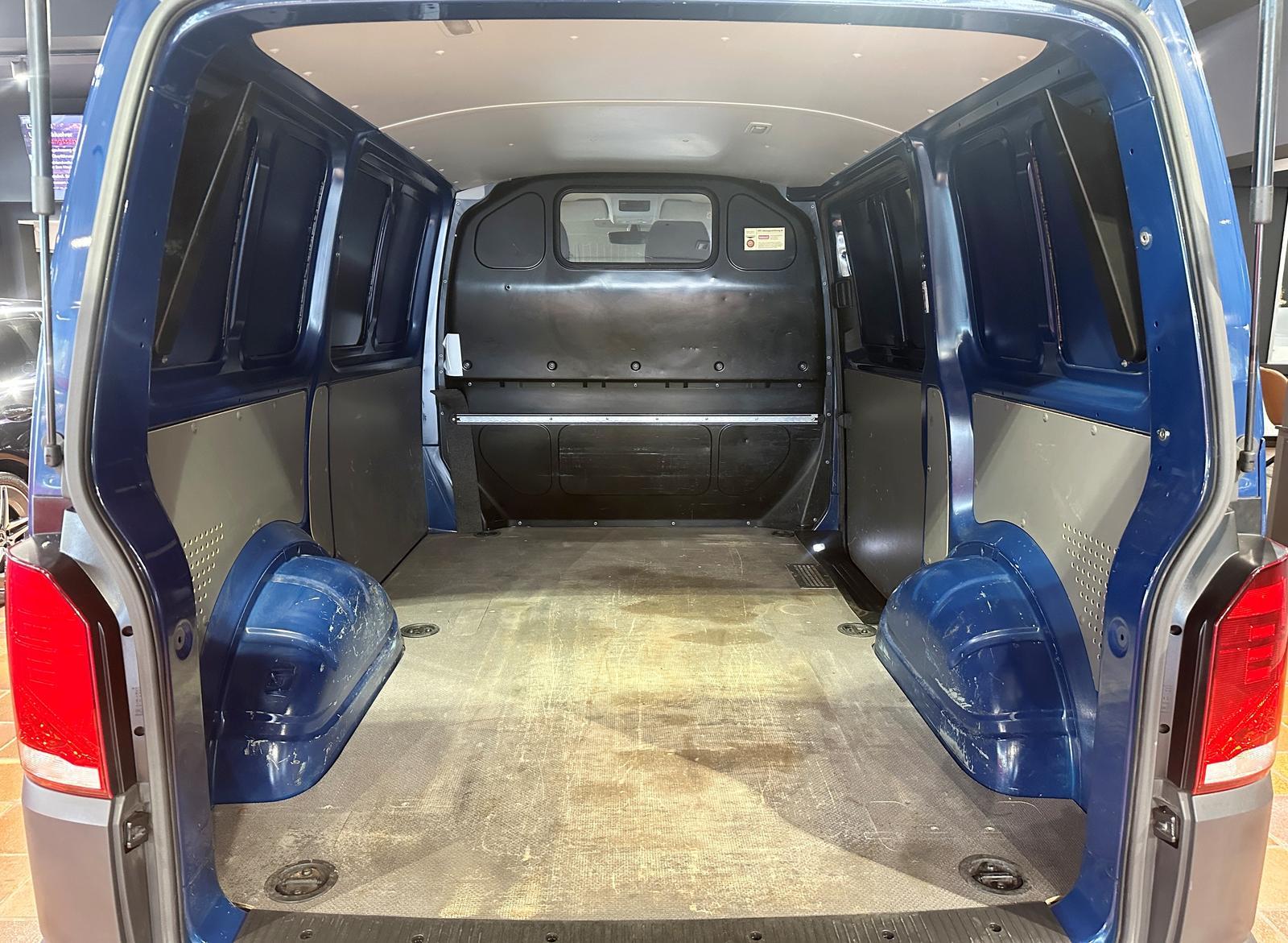 Volkswagen T6.1 DSG KURZ KLIMA STANDHEIZUNG TEMPOMAT SHZ AH
