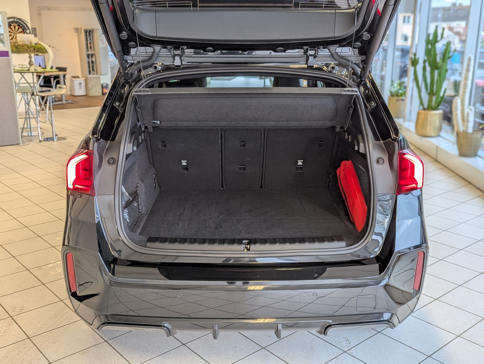 BMW X1 18d sDrive M-Sport Travel-Paket Pano Cam AHK - Image 17