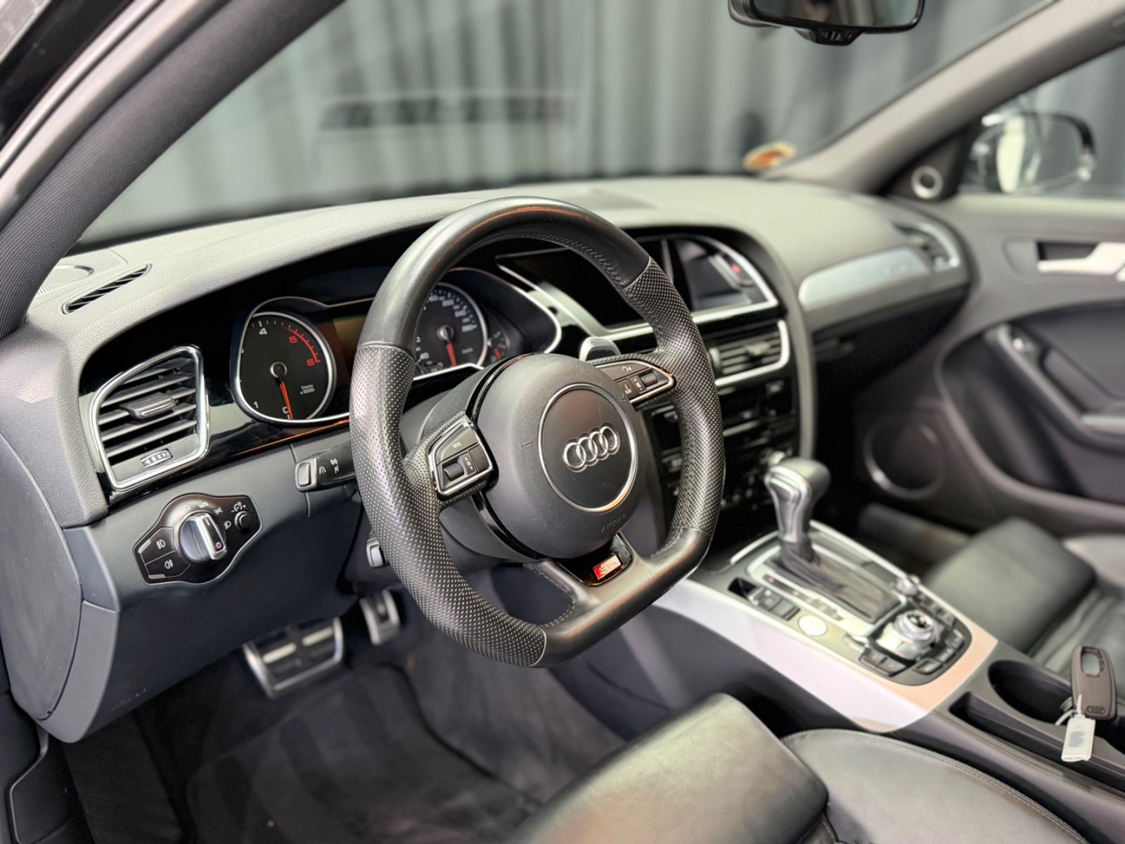 Fahrzeugabbildung Audi A4 Avant S line quattro|B&O|RS-SITZE|NAVI