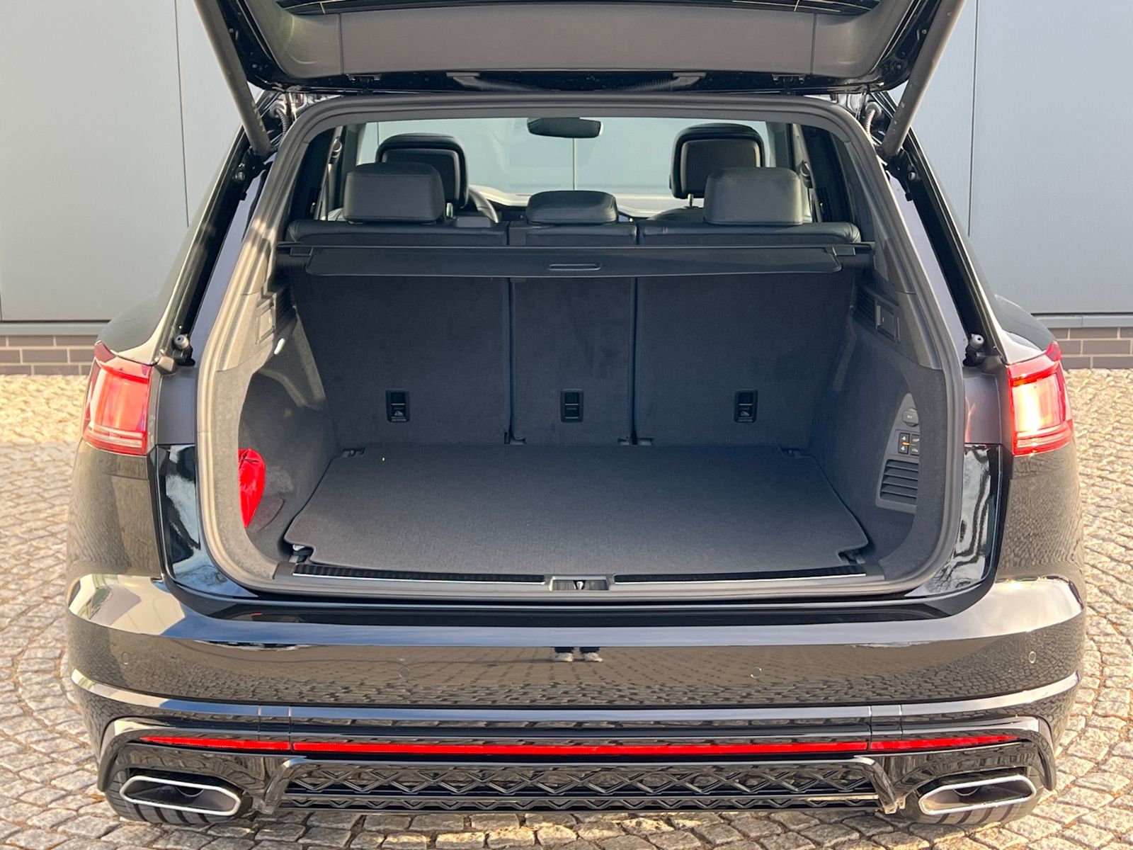 Fahrzeugabbildung Volkswagen Touareg R-Line FINAL EDITION 3.0 TDI 4MOTION
