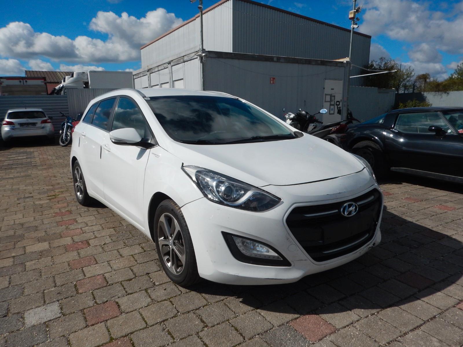 Hyundai i30 2015 — rear view