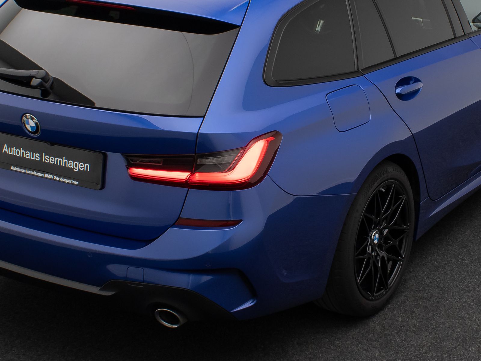 Fahrzeugabbildung BMW 330d M Sport Panorama HUD DAB Laser HiFi AHK