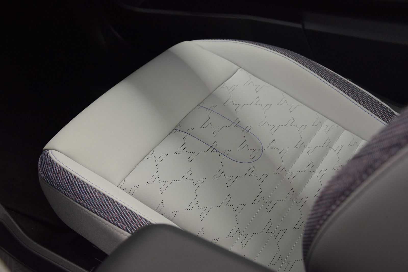 Fahrzeugabbildung MINI Cooper C Classic Trim Paket-M Pano HuD Kamera