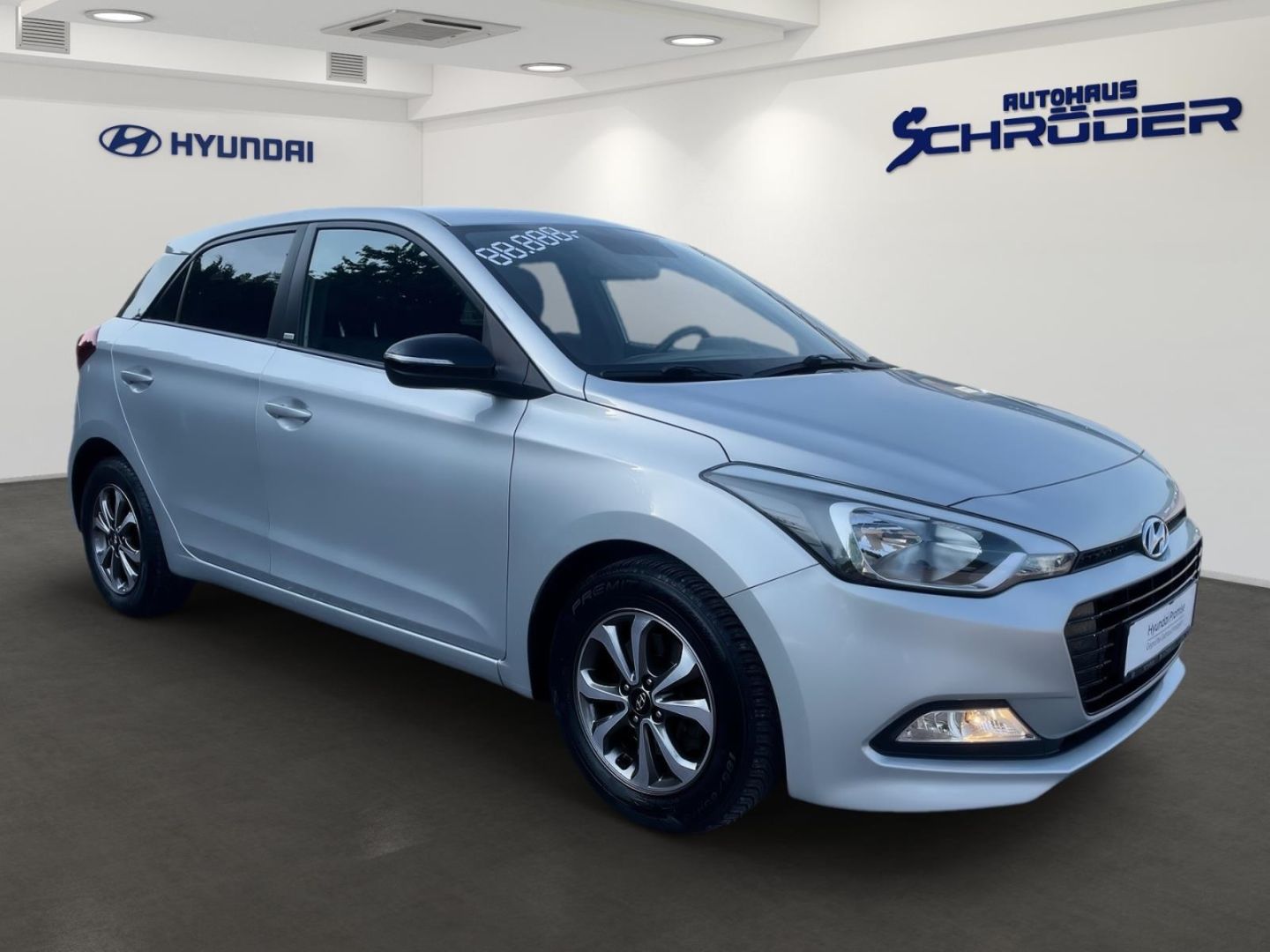 Fahrzeugabbildung Hyundai i20 1.0T Sonderedition Passion Ganzjahresreifen