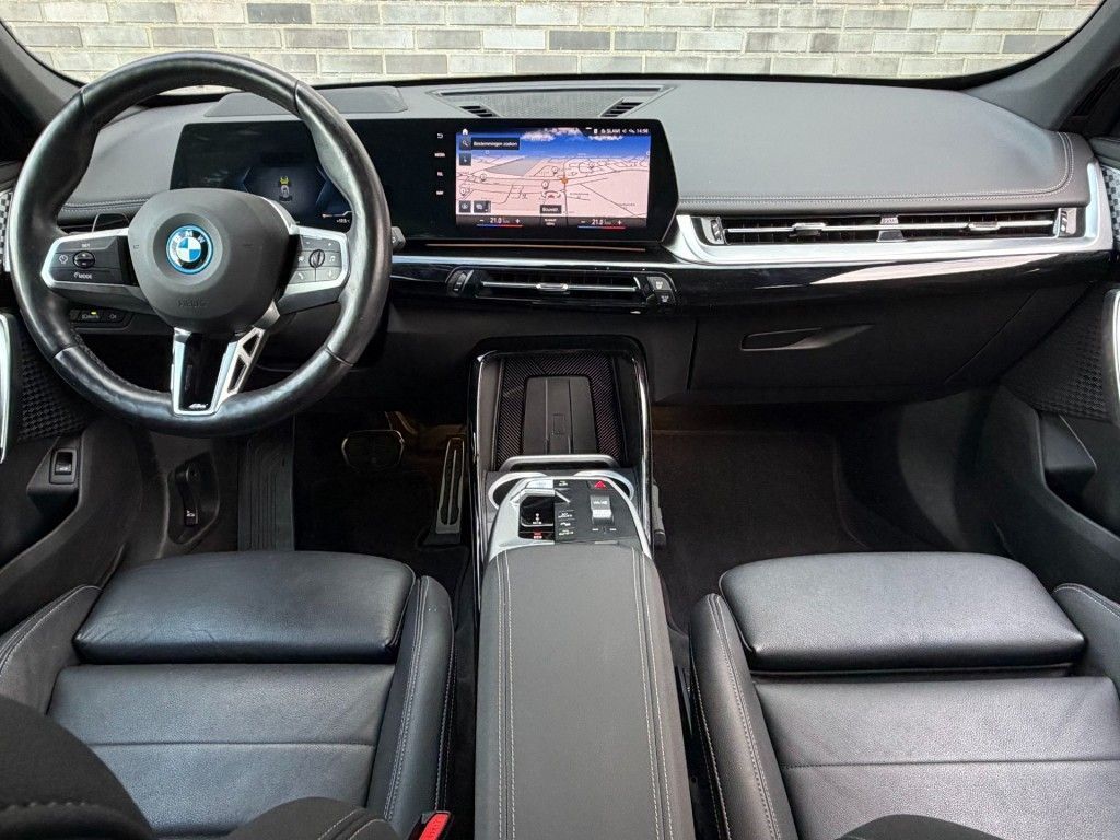 BMW iX1 XDRIVE30 LAUNCH ED. M-SPORT - PANO - LEDER - imagem 2