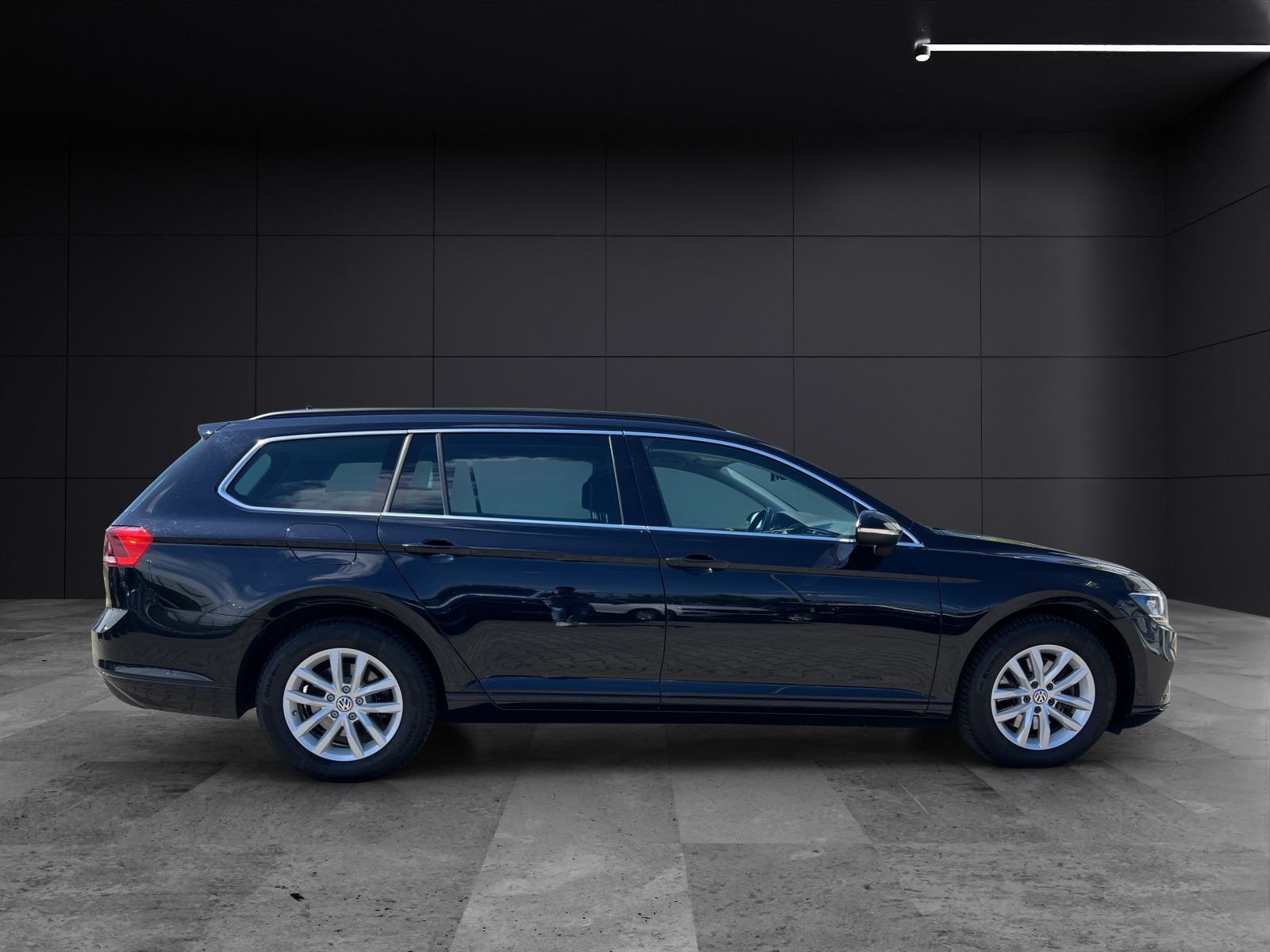 Fahrzeugabbildung Volkswagen Passat Variant Business TSI DSG LED ACC AHK PDC