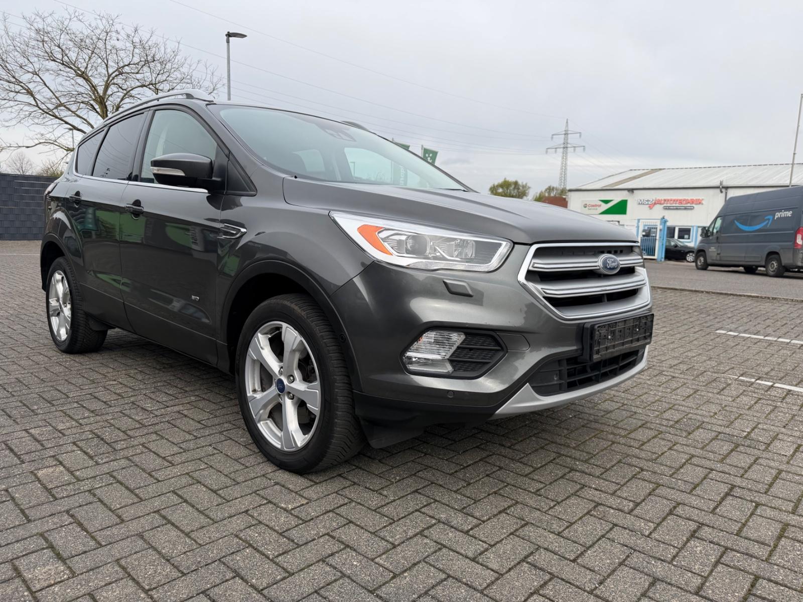 Ford Kuga TitaniumAWD,Leder,Xenon,ALUS,Navi,Klima,PDC