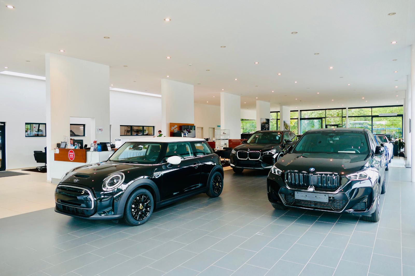 showroom-image-top