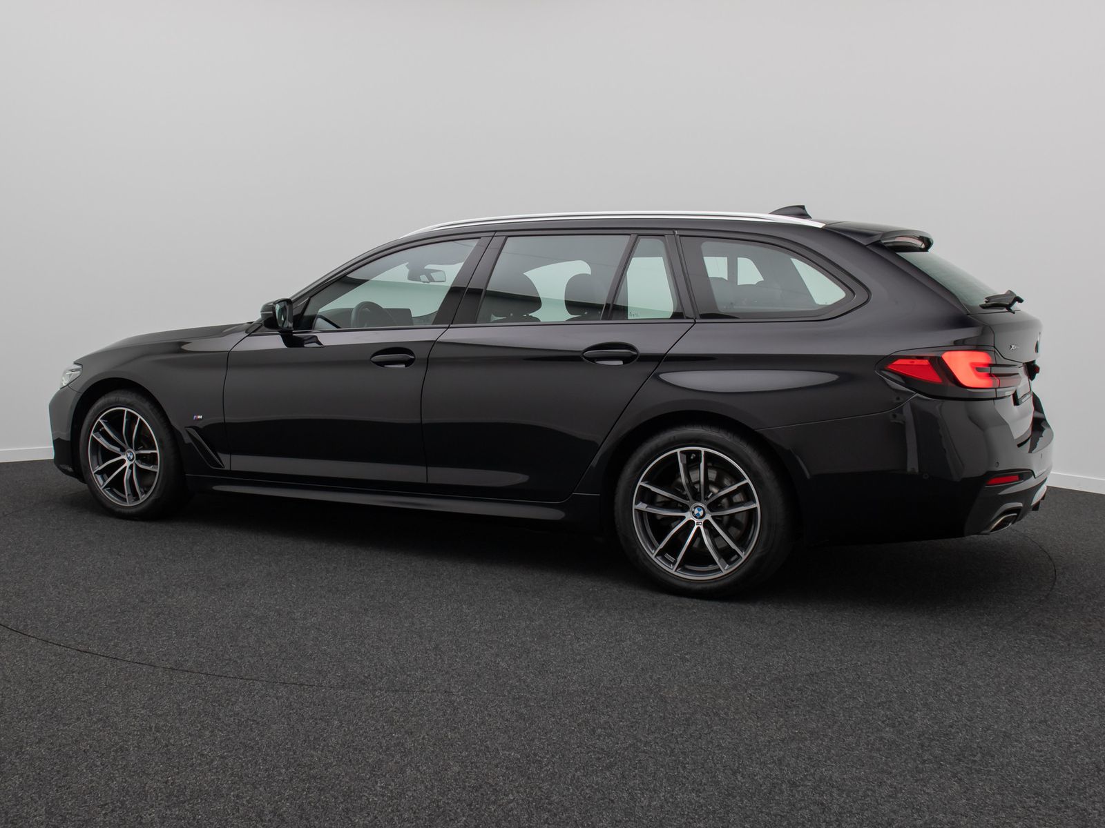 Fahrzeugabbildung BMW 520d xD M Sport Kamera DAB HiFi Lenkrhzg Komfort