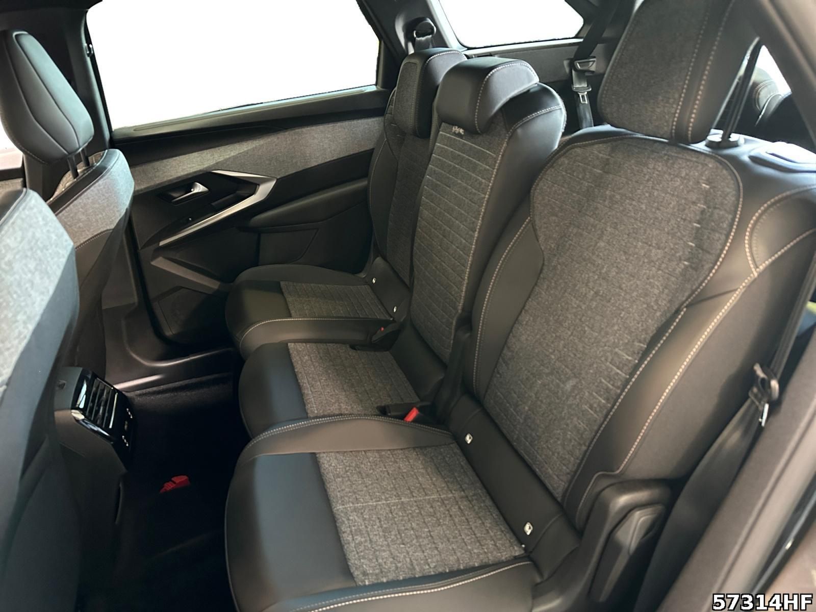 Fahrzeugabbildung Peugeot 5008 Allure Business HYBRID 145 e-DSC6