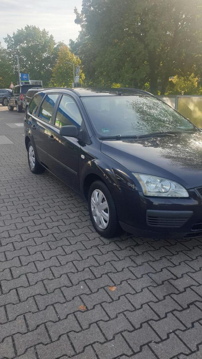 Ford Focus 2005 — салон