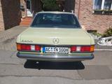 Mercedes-Benz 240 - Mercedes-Benz 240 mit Diesel-Antrieb: Limousine
