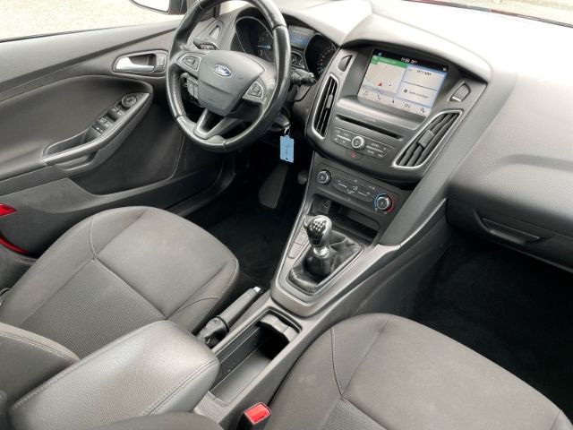 Fahrzeugabbildung Ford Focus 1.5 EcoBoost Xenon, Navi, Einparkhilfe, Kl