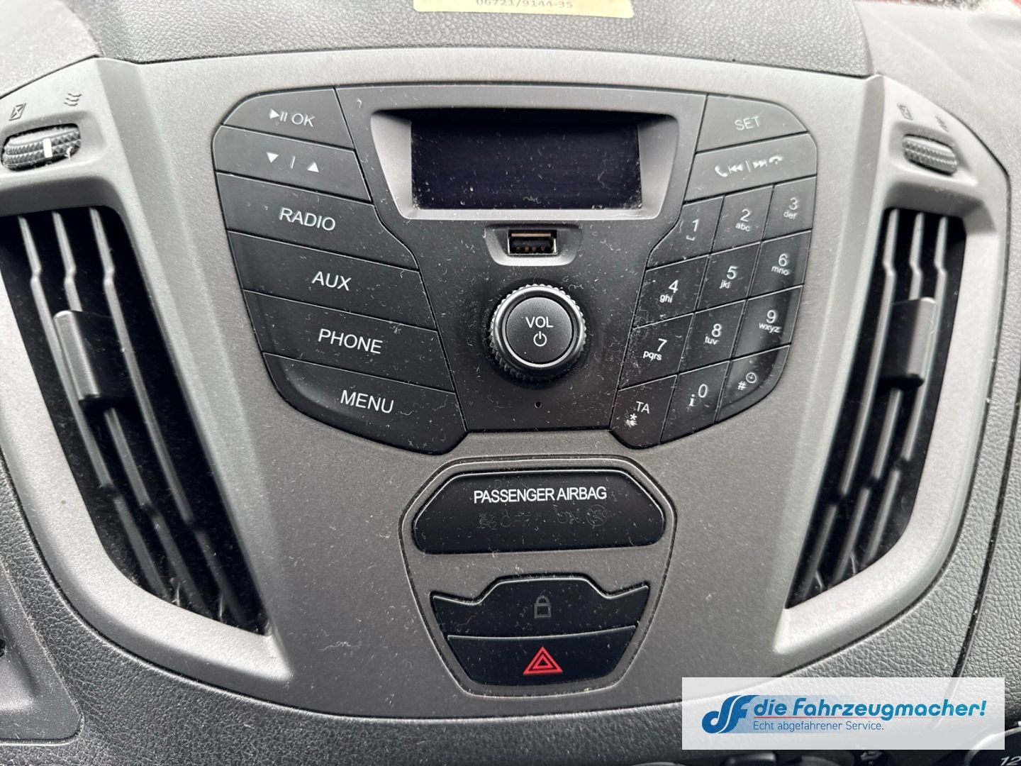 Fahrzeugabbildung Ford Transit Custom Kombi 300 L1 2.2 TDCi *8320 *EXPO