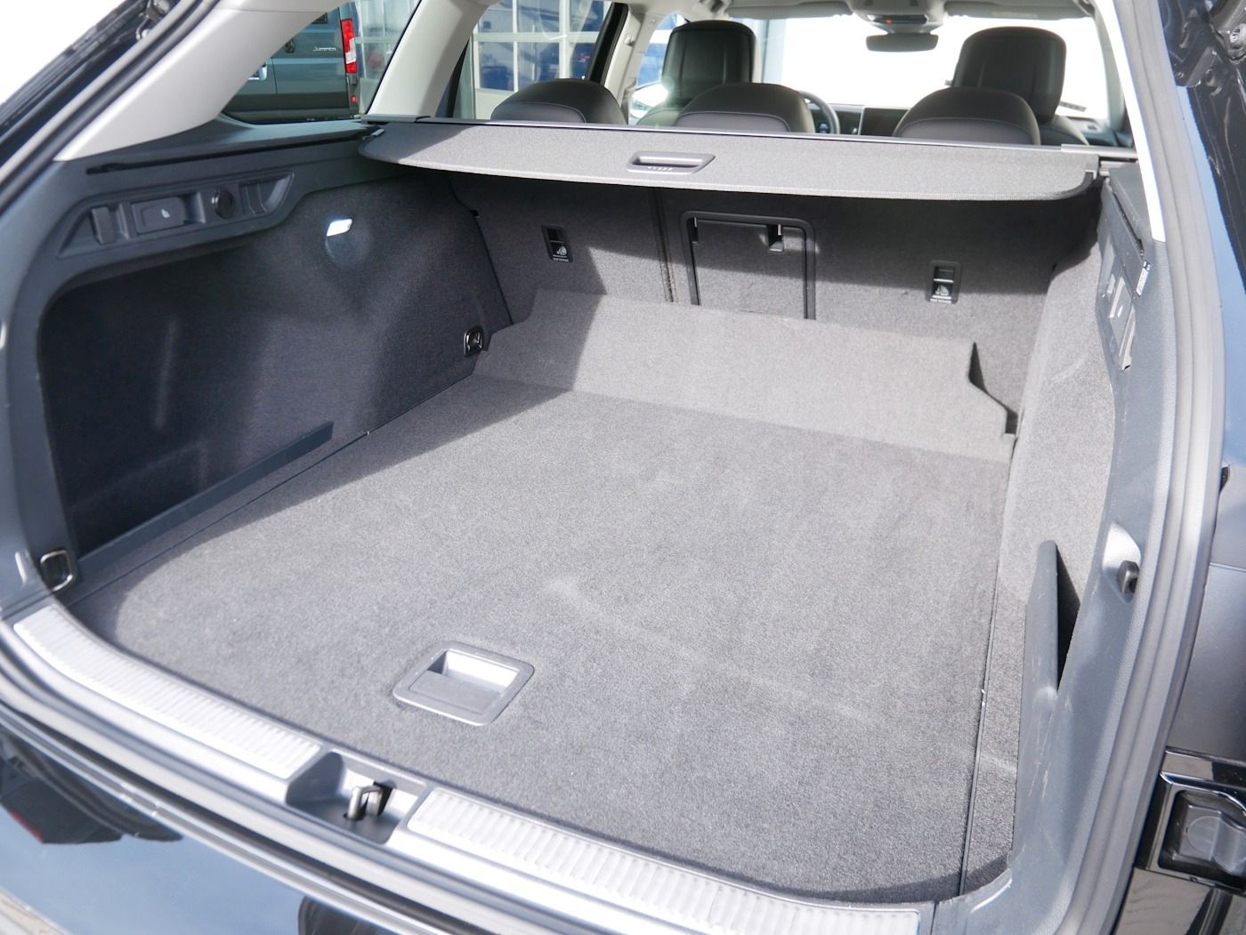 Fahrzeugabbildung Volkswagen Passat Variant 2.0 Business NEU56T AHK ACC Kamer