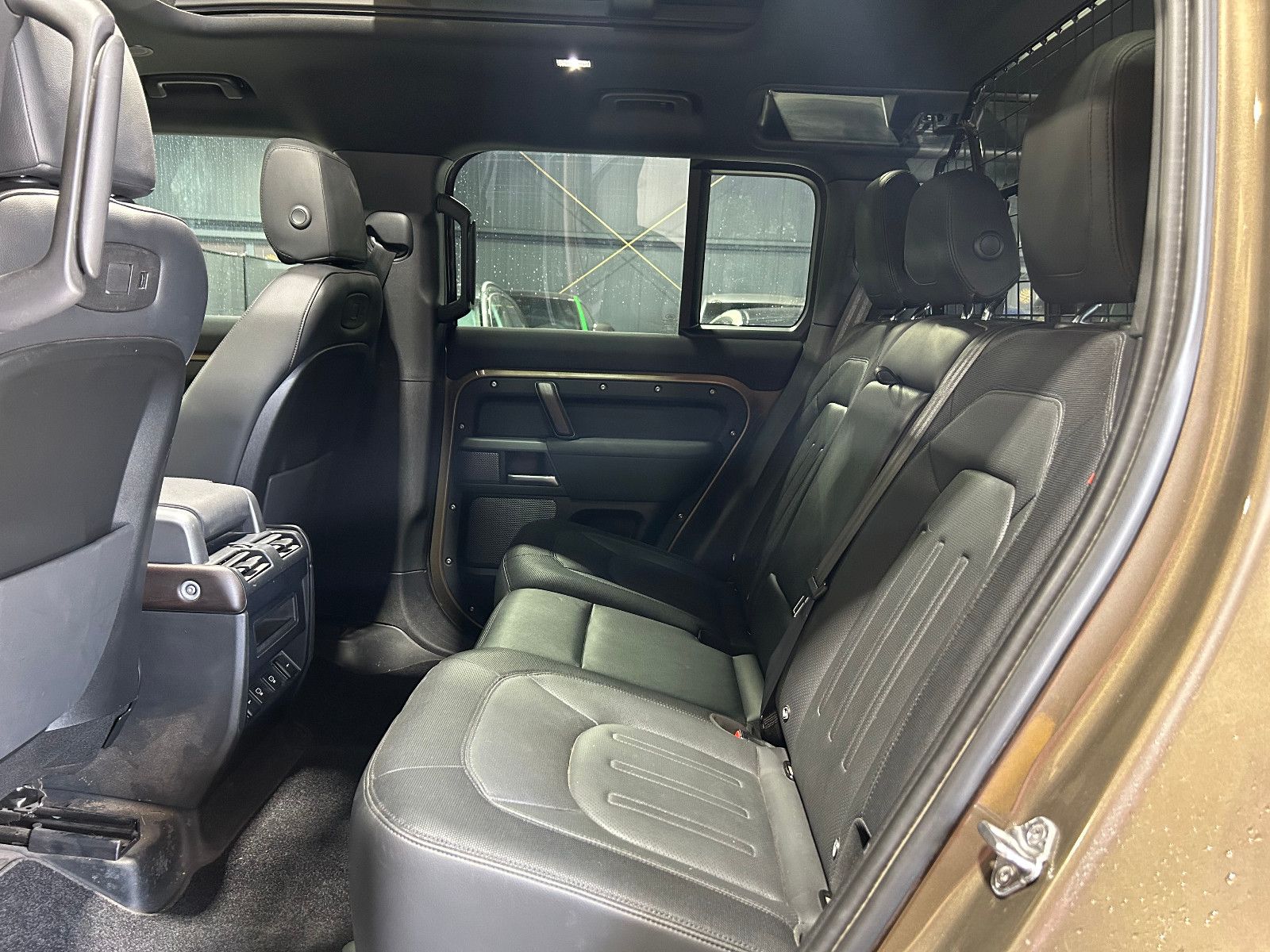 Fahrzeugabbildung Land Rover Defender 110 X-Dynamic S/HEAD-UP/PANO/360°/APPLE