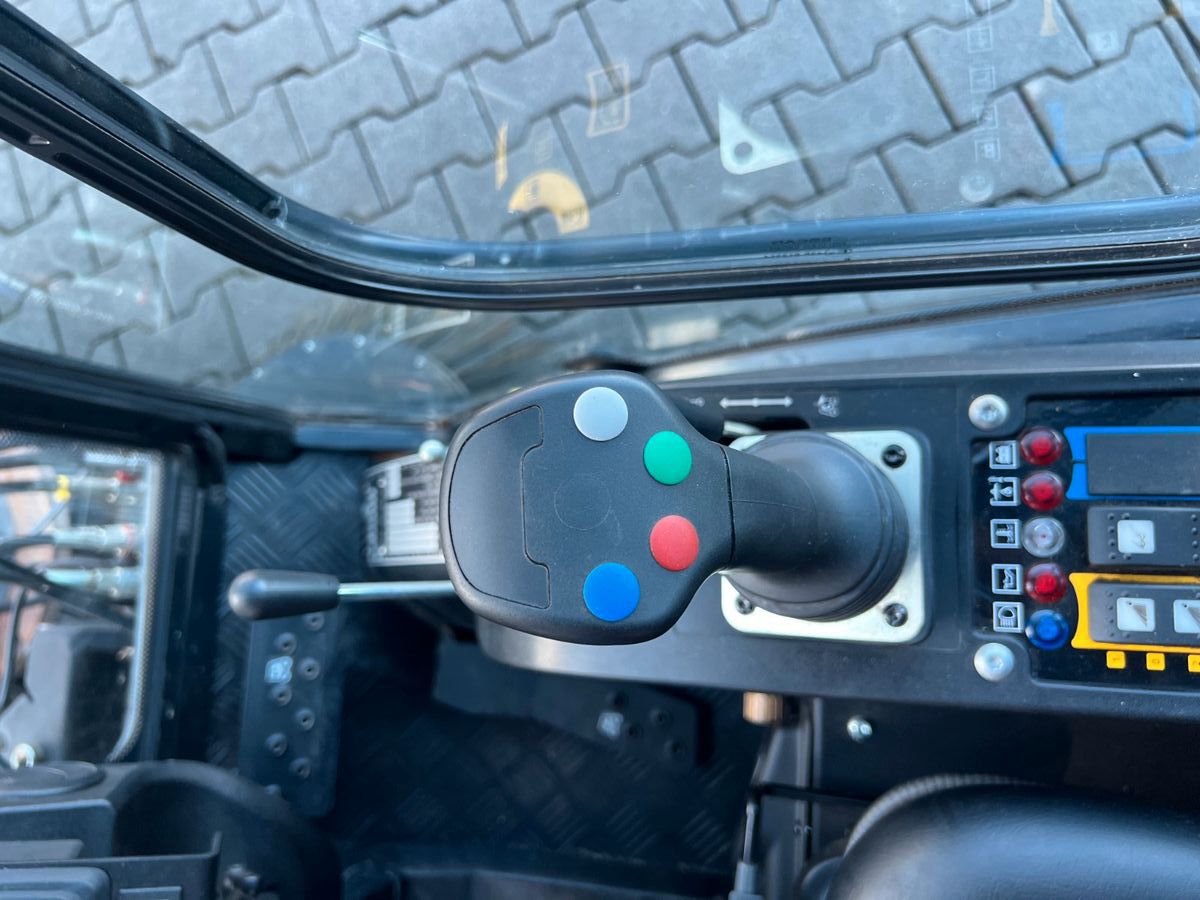 Fahrzeugabbildung Kaercher MIC C /  nur 197h! / Kehrmaschine / 2021