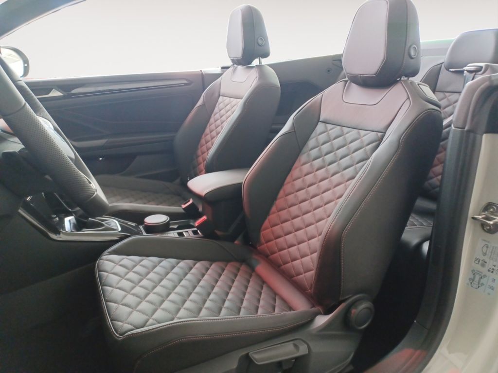 Fahrzeugabbildung Volkswagen T-Roc Cabriolet 1.5 TSI DSG R-Line Edition Karma