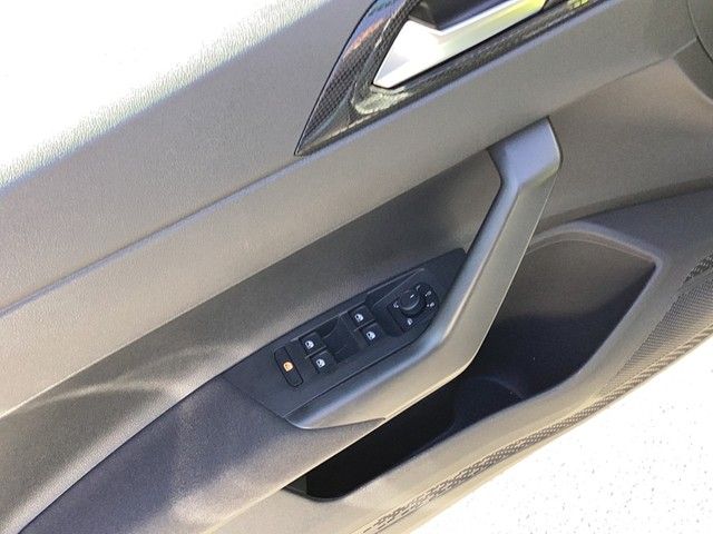 Fahrzeugabbildung Volkswagen Polo 1.0 Life LED AID Klima GRA PDC SH