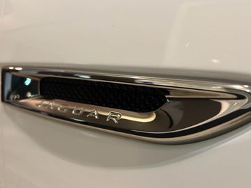 Jaguar F-Pace - 9