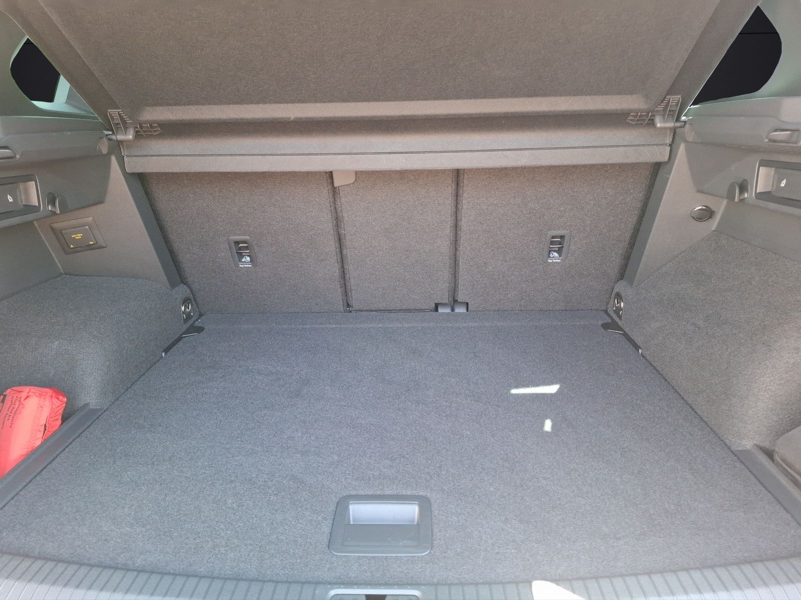 Fahrzeugabbildung Volkswagen Tiguan TSI R-Line DSG 4M STH Matrix AHK Navi Pan