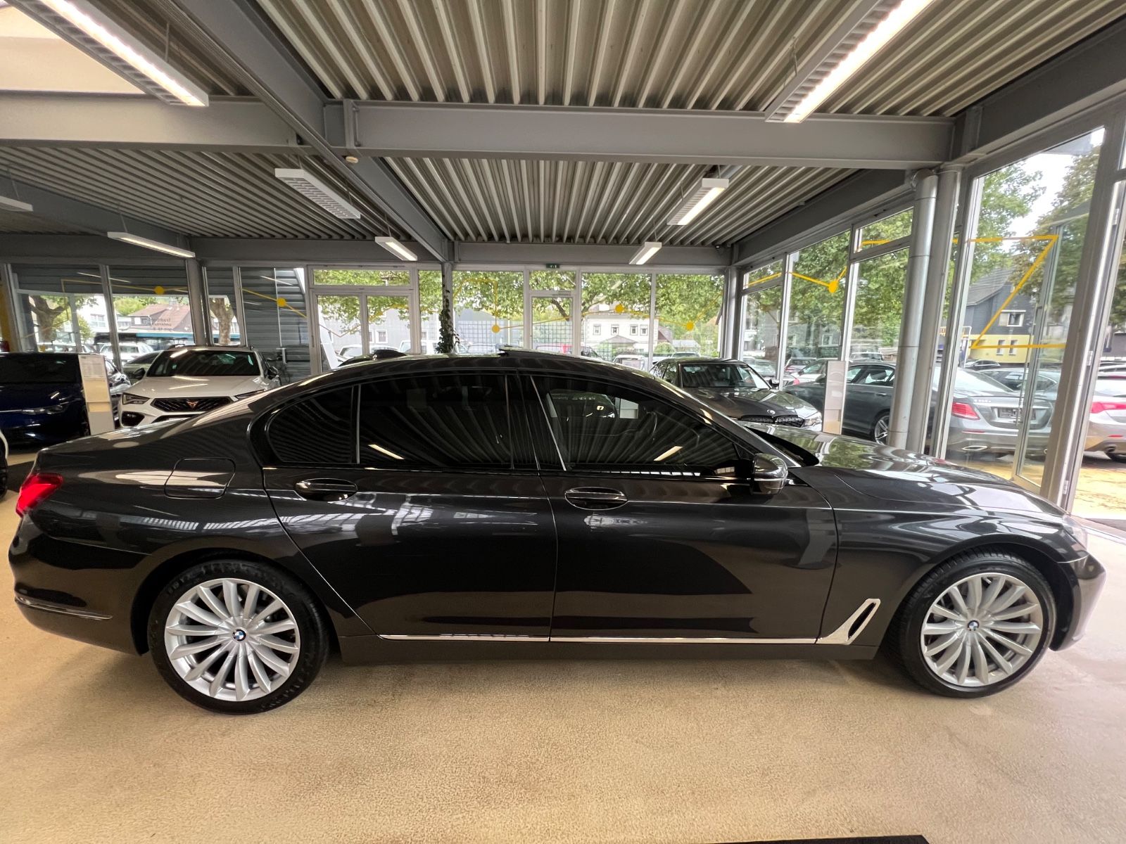 Fahrzeugabbildung BMW 740 d xDrive *MASSAGE* LEDER EXCLUSIVE *