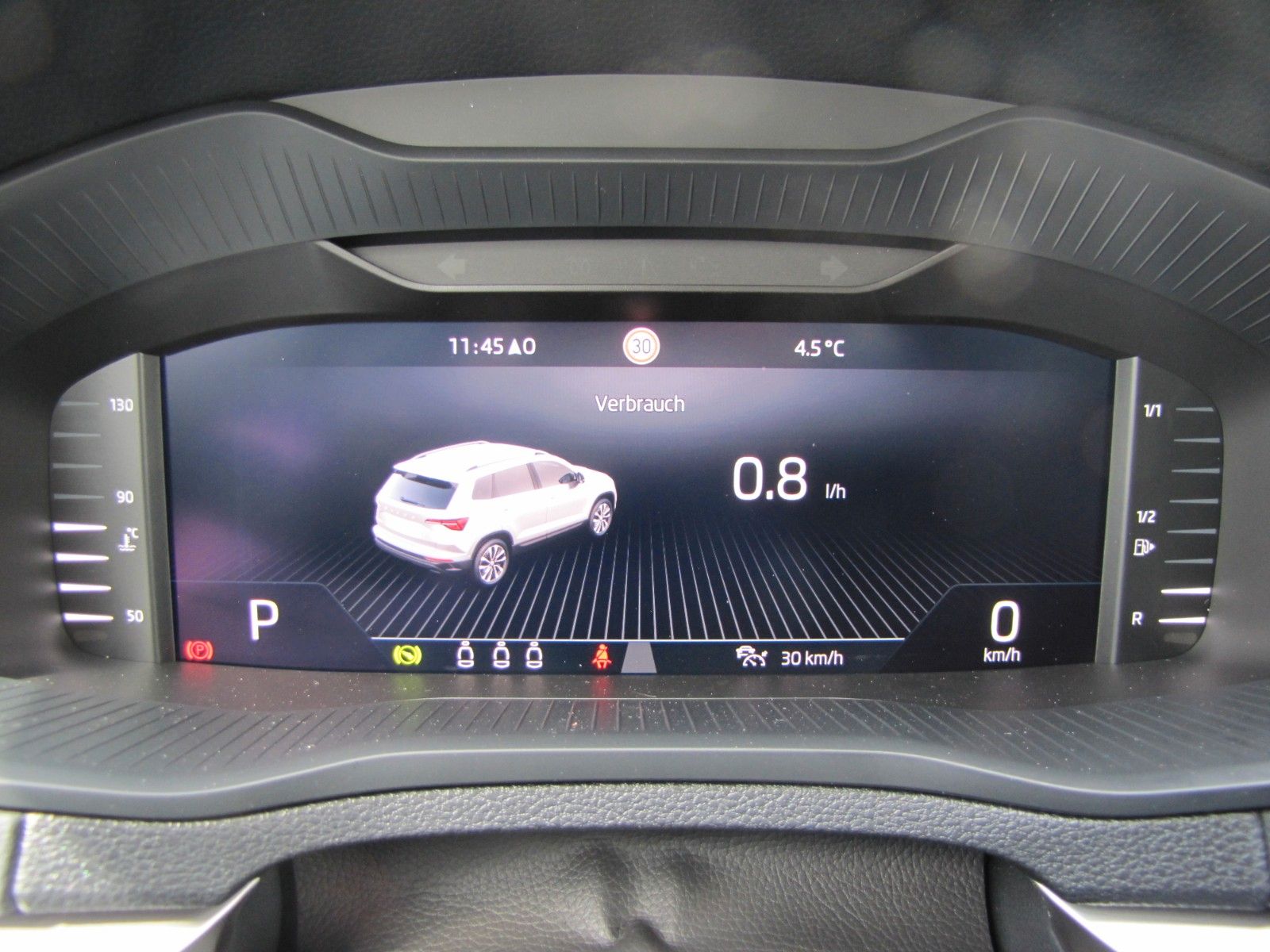 Fahrzeugabbildung SKODA Karoq Selection 2.0l TDI 150PS 7-Gang DSG 4x4