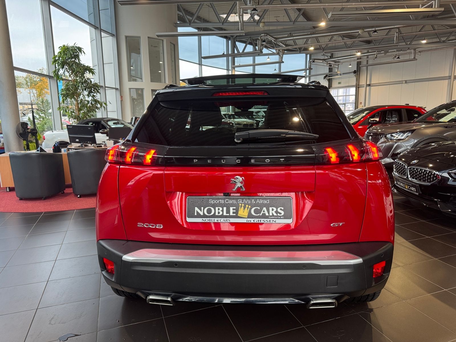 Fahrzeugabbildung Peugeot 2008 GT PANO LED NAVI ALU