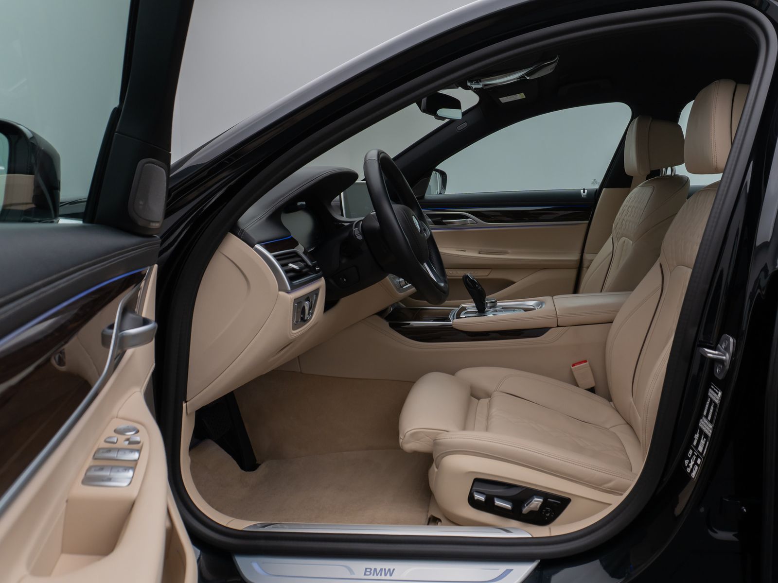 Fahrzeugabbildung BMW 730d xD 360°Laser Massage DAB DisplKey SoftClose