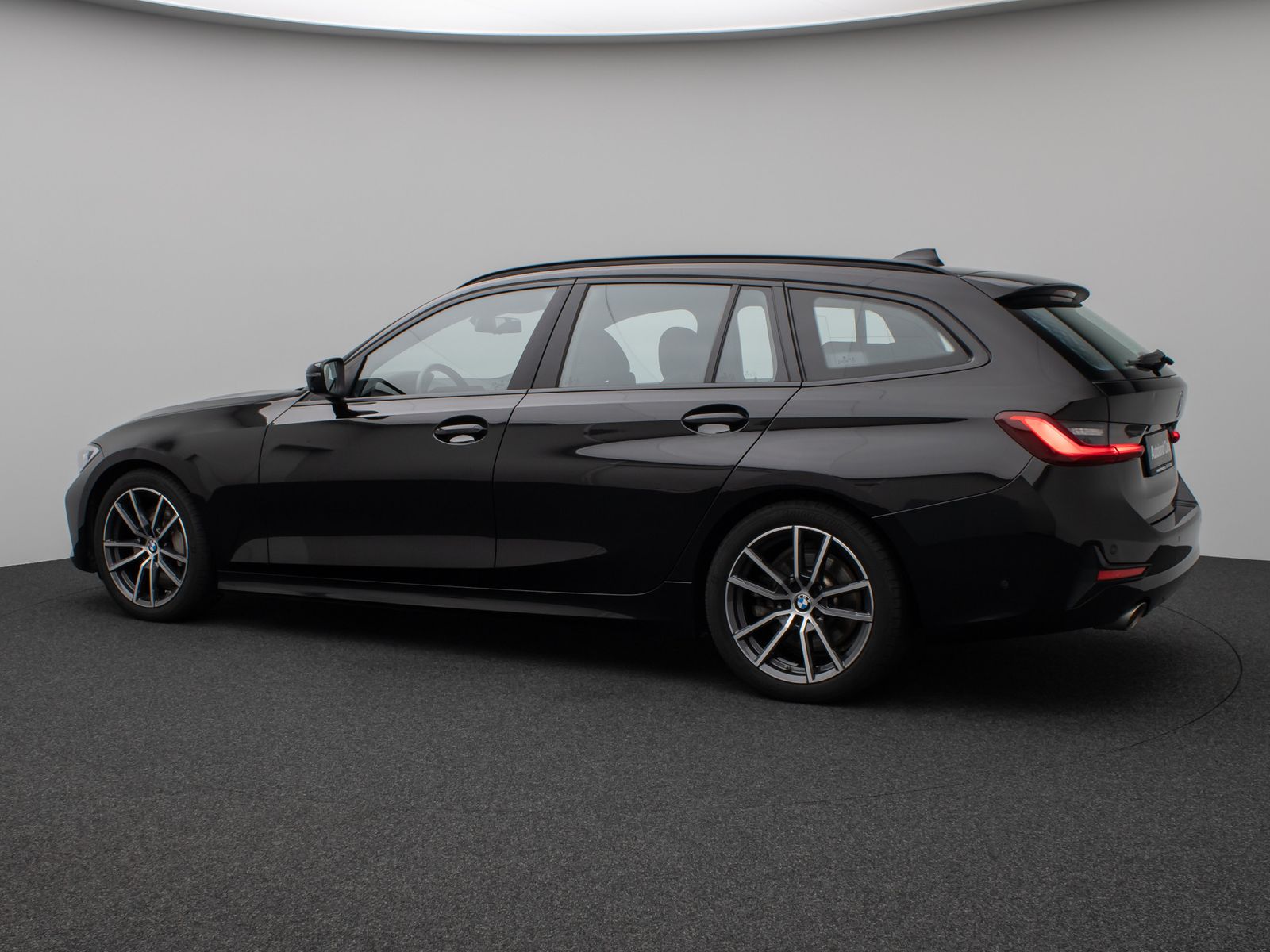 Fahrzeugabbildung BMW 330i Panorama Laser 360°HUD HiFi Komfort Sport