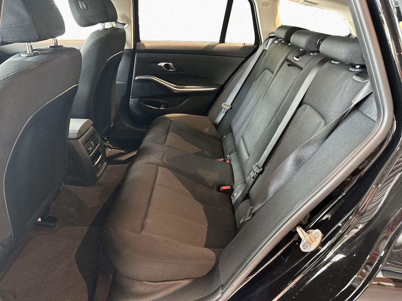 BMW 318i Touring Aut. LivePlus,CarPlay,ParkAss,Kam foto 12