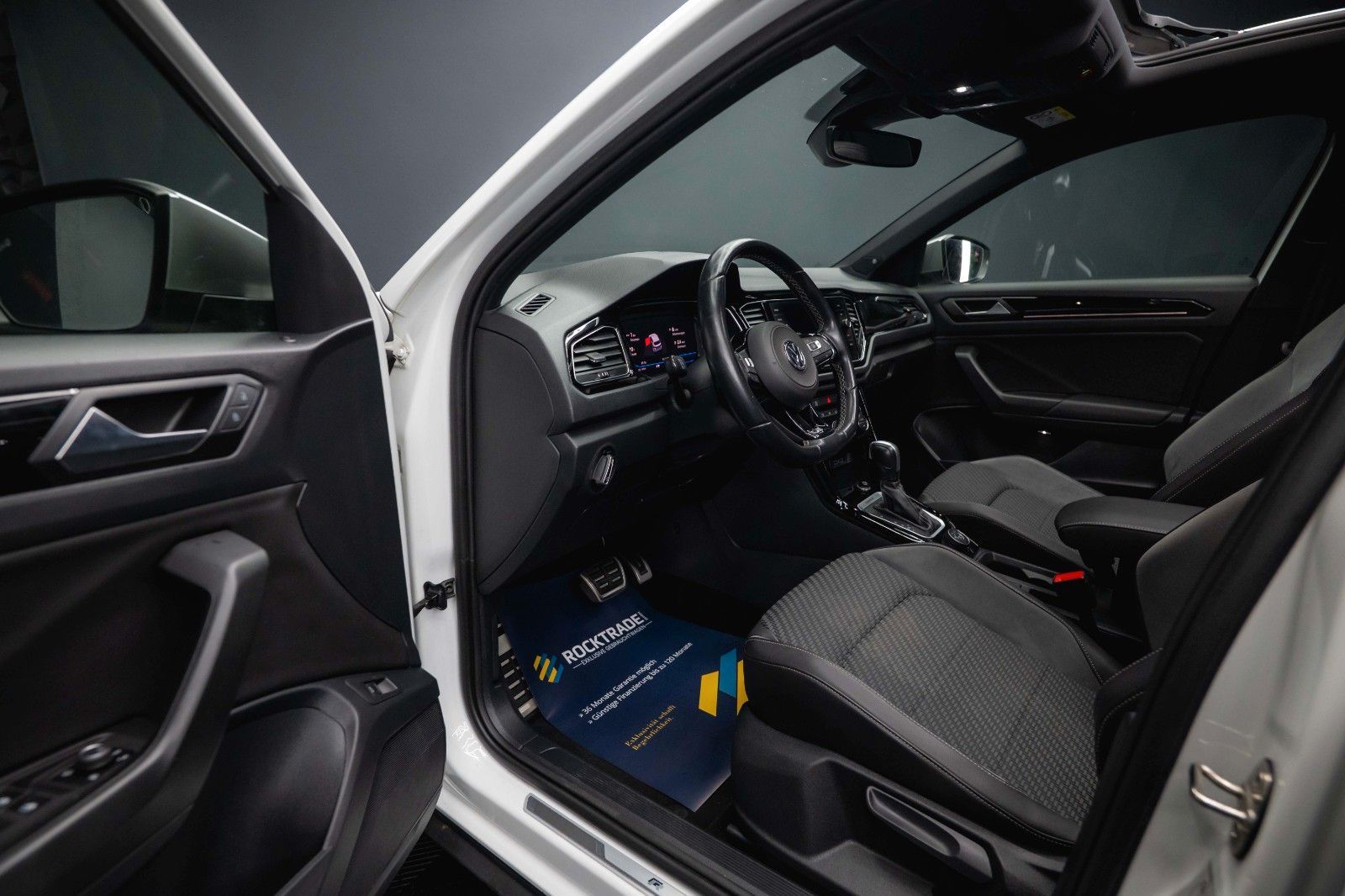 Fahrzeugabbildung Volkswagen T-Roc R 4Motion Performance *ACC*DCC*Pano*LED*