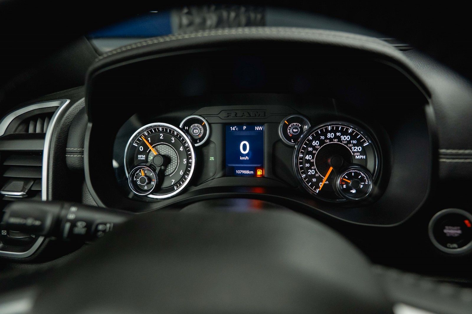 Fahrzeugabbildung Dodge RAM 5.7 V8 HEMI 4x4 OFFROAD NightEdition LONGBED