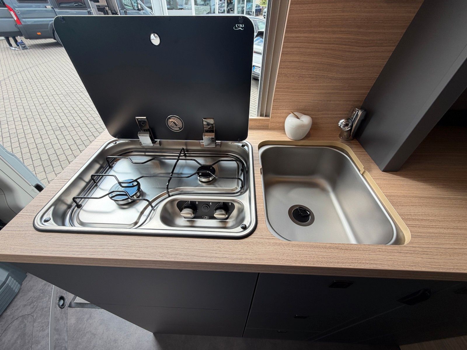 Fahrzeugabbildung Malibu Van first class - two rooms GT skyview 640 LE RB