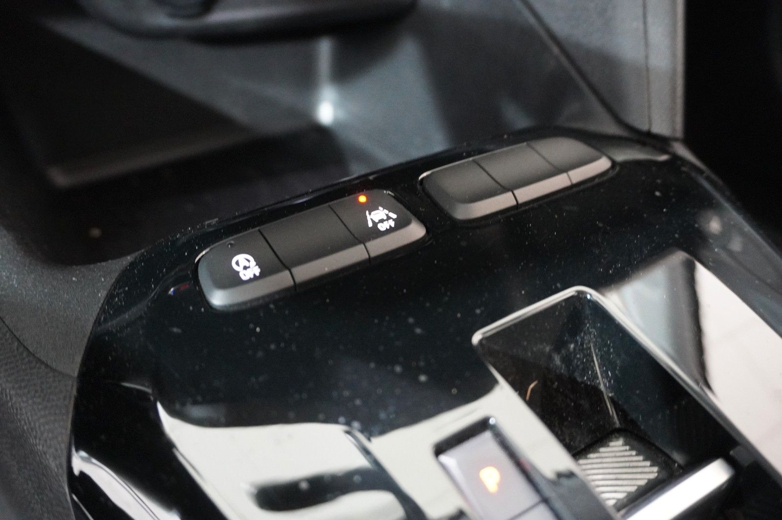 Fahrzeugabbildung Opel Corsa F 1.2T EDITION AT NAVI/LED/SPORT/TEMP/DAB+