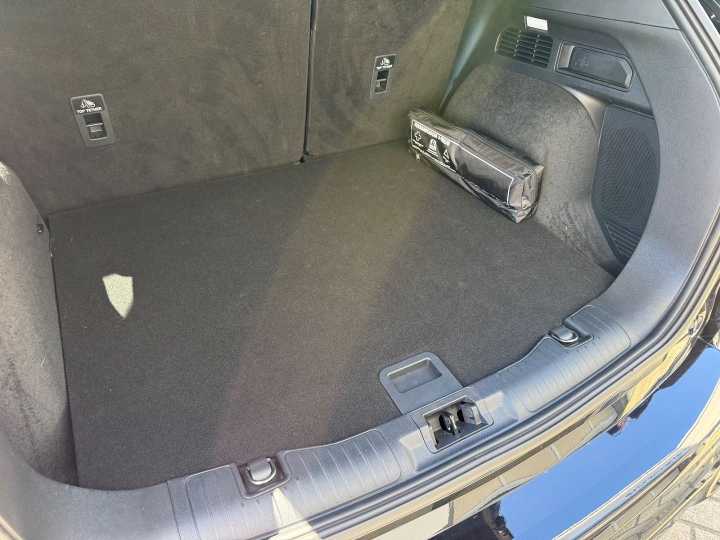 Fahrzeugabbildung Ford Kuga ST-Line X ACC LED Pano RFK Navi B&O AHK TWA