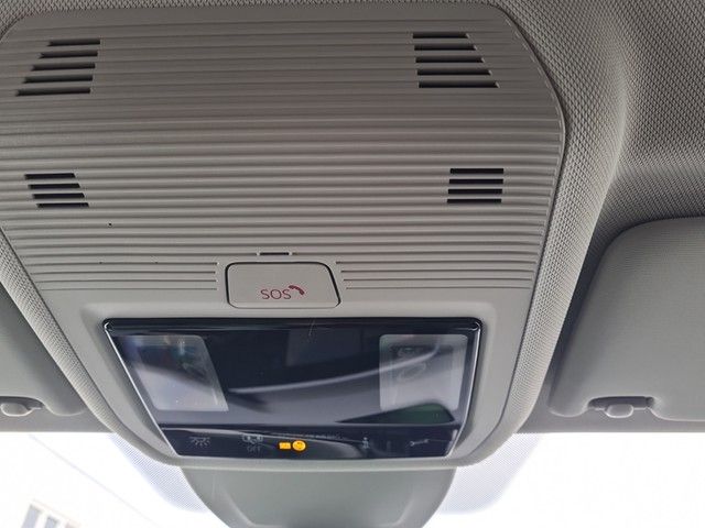 Fahrzeugabbildung Volkswagen Golf VIII TSI Move LED AID RFK SH LM