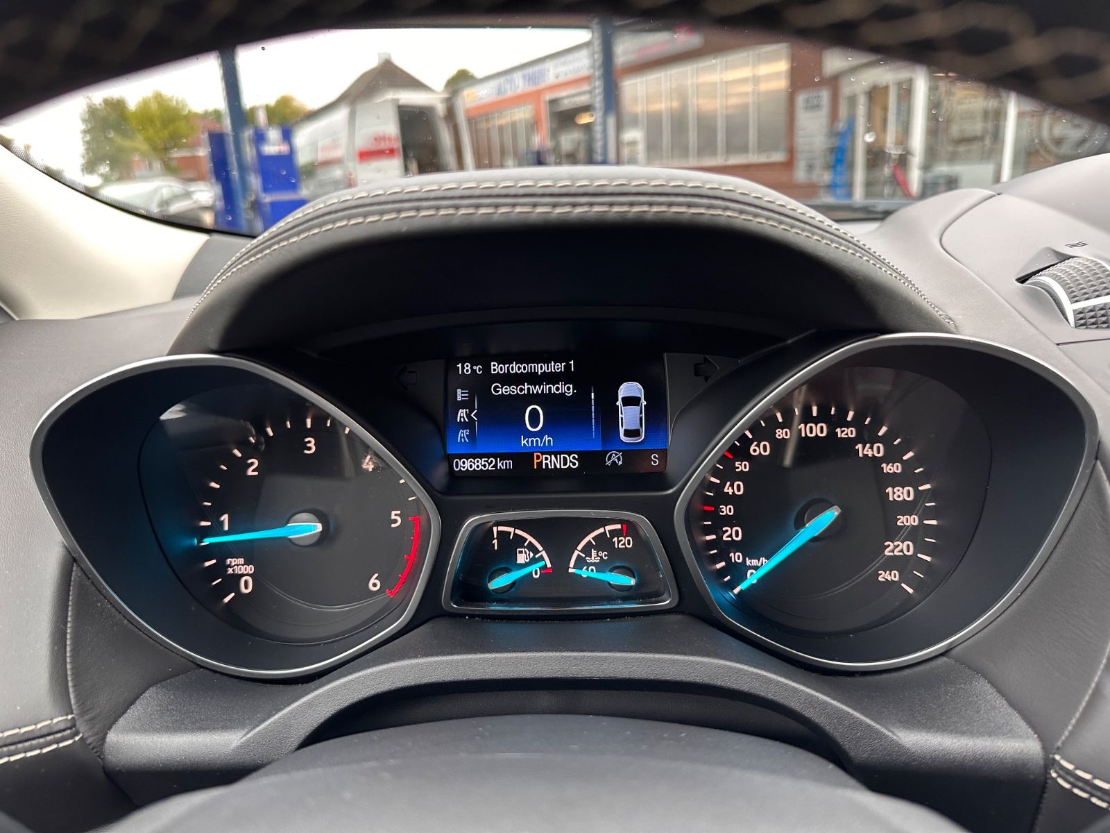 Fahrzeugabbildung Ford Kuga Vignale 2.0 TDCi 4x4 AHK/ACC/BiXenon/Keyfre