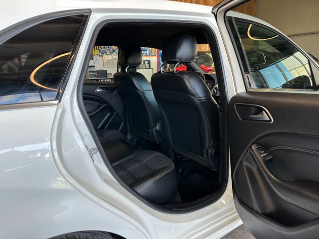 Mercedes-Benz B 180 *KLIMA*SZHZ*LEDER*NAV*PDC*SPUR*TOTWINKEL