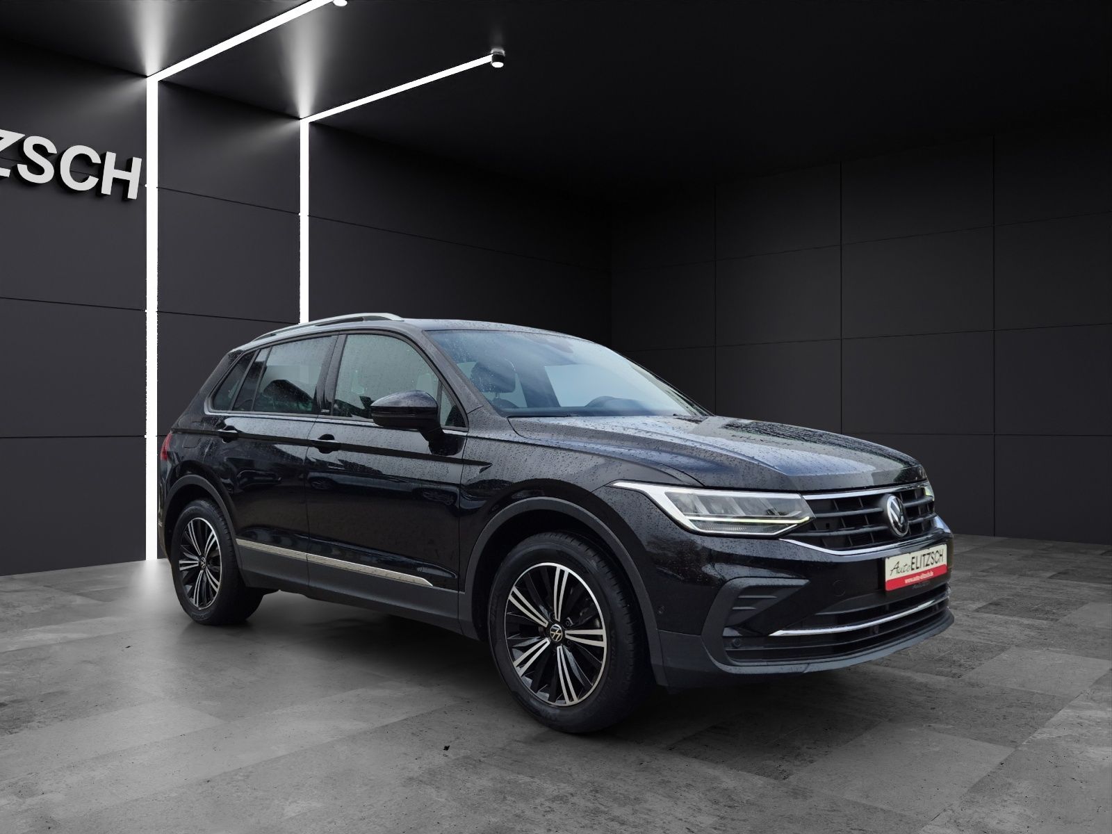Fahrzeugabbildung Volkswagen Tiguan TSI United DSG LED Navi AID ACC Park-Assi