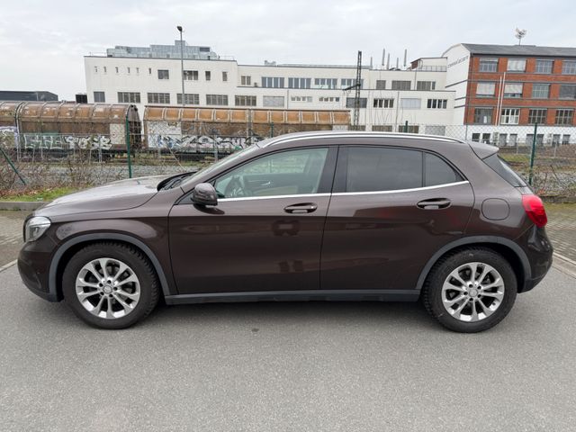 MERCEDES-BENZ GLA 220