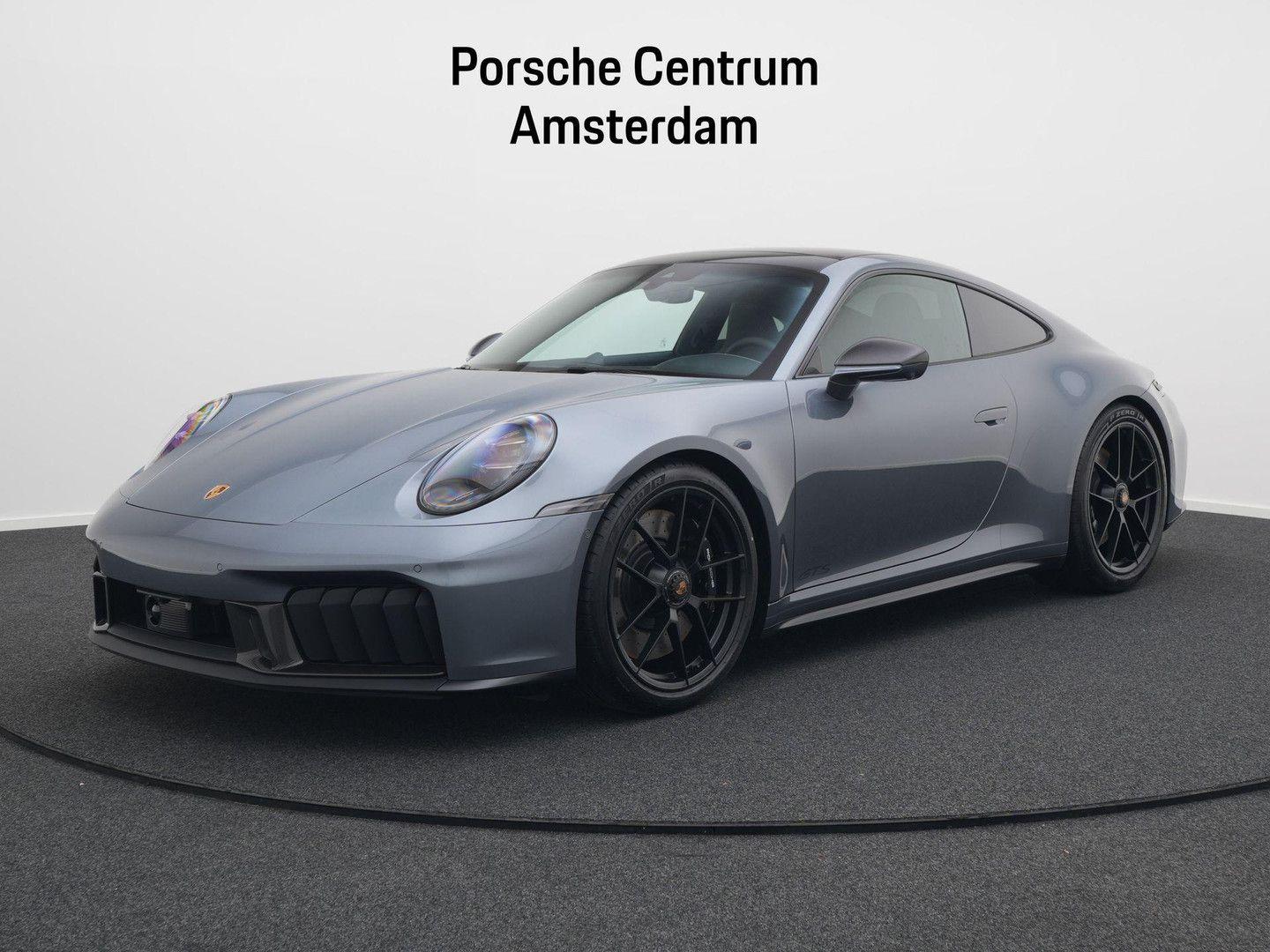 Porsche 992 Carrera 4 GTS