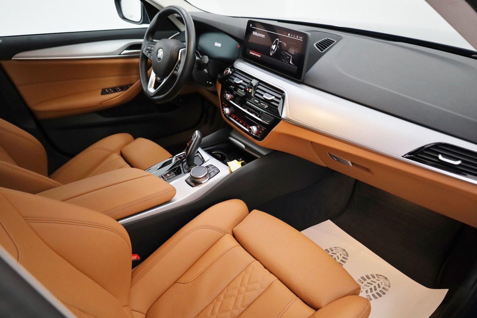 Fahrzeugabbildung BMW 520dA Touring Leder,Navi,LED,SH,PDC,el. AHK,Park