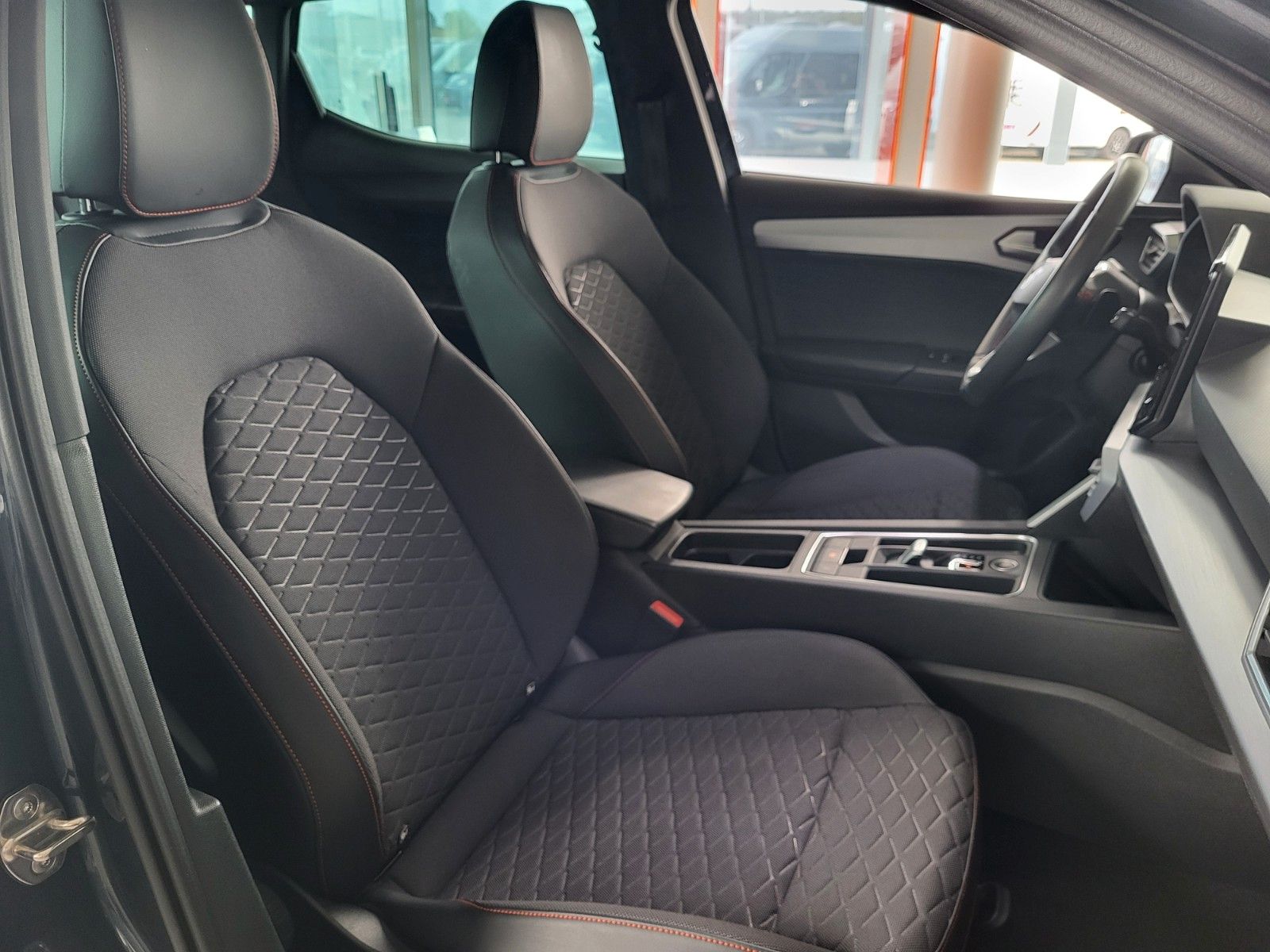 Fahrzeugabbildung SEAT Leon FR AHK/WINTER-P/LED/NAVI/KEYLESS/KAMERA