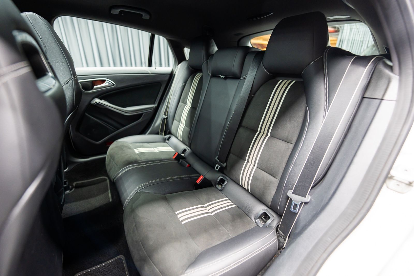 Fahrzeugabbildung Mercedes-Benz CLA 180 Shooting*AMG*Panorama*Keyless*PEAK*BSNS*