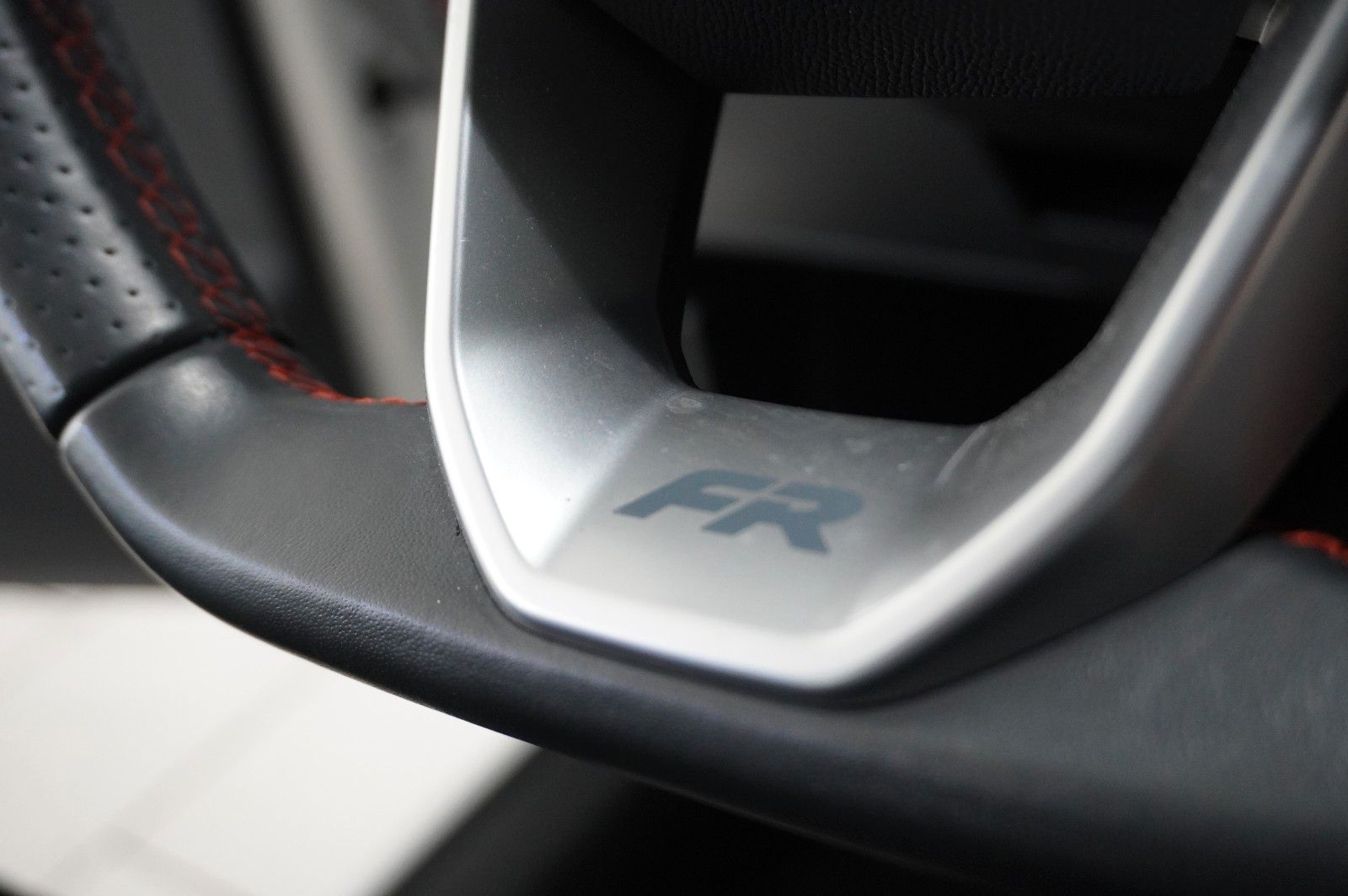 Fahrzeugabbildung SEAT Ibiza 1.0 TSI FR SPORT DSG NAVI/LED/VIRTU/SH/DAB