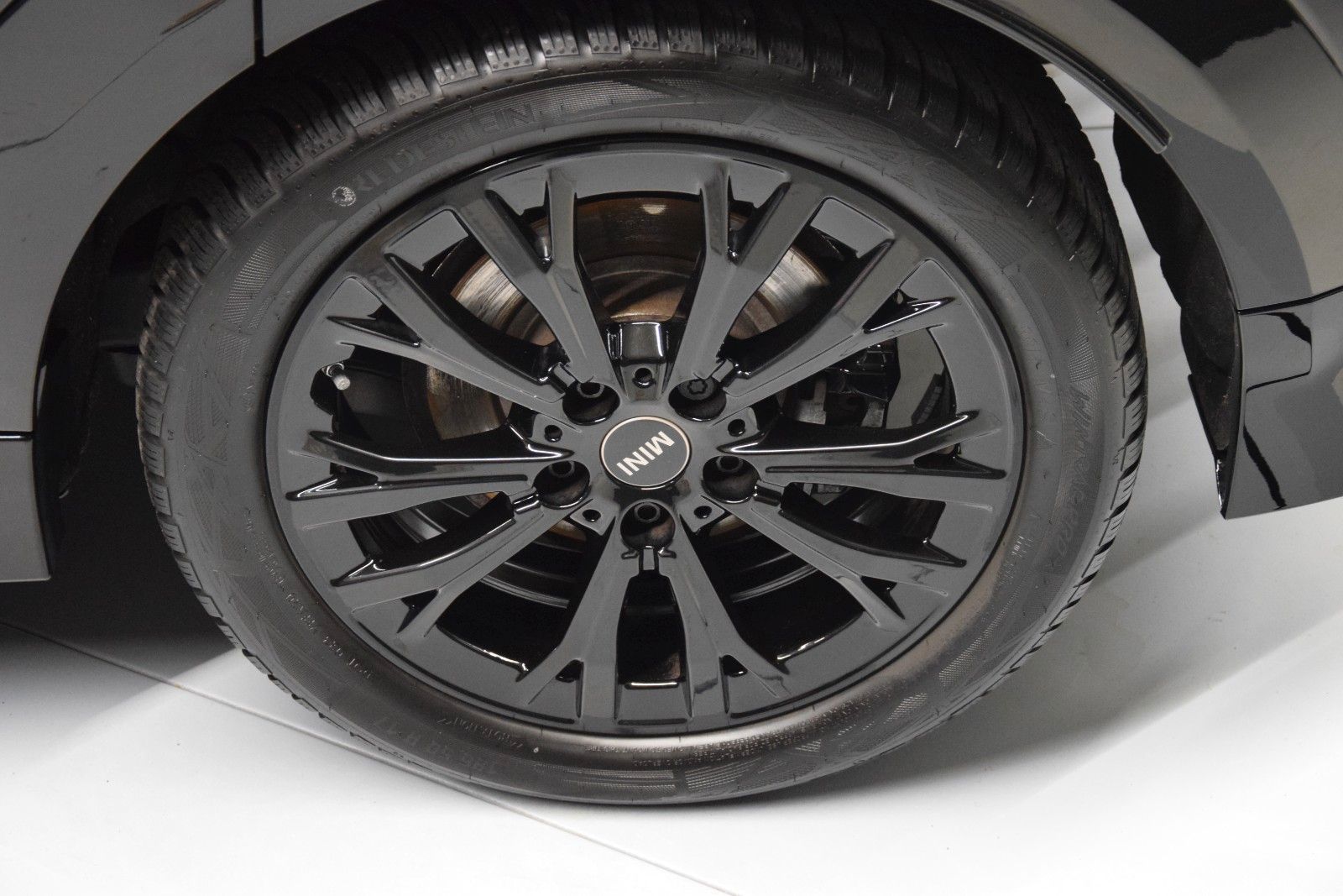 Fahrzeugabbildung MINI Cooper C John Cooper Works Trim M HuD Pano Leder