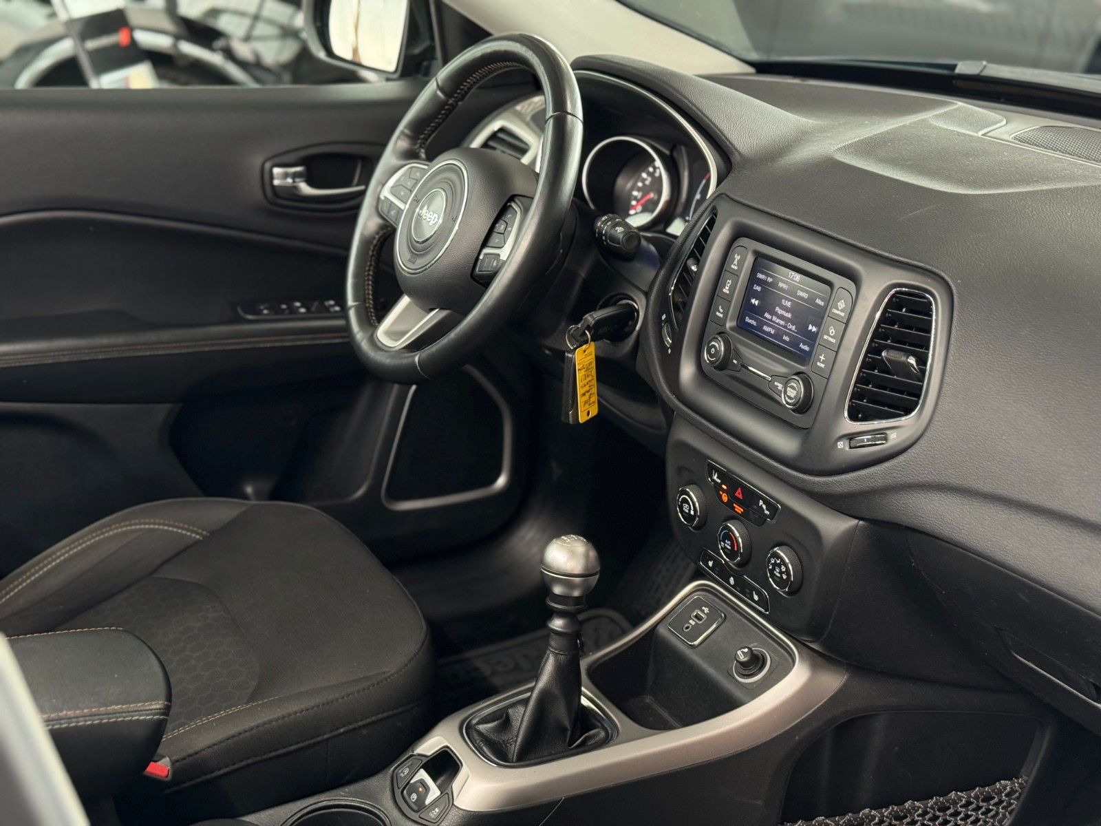 Fahrzeugabbildung Jeep Compass 1.4 T Longitude FWD  " Winterpaket "