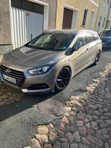 Hyundai i40 1.7 CRDi 104kW Premium Premium - Hyundai i40 mit Diesel-Antrieb: Kombi, 1.7